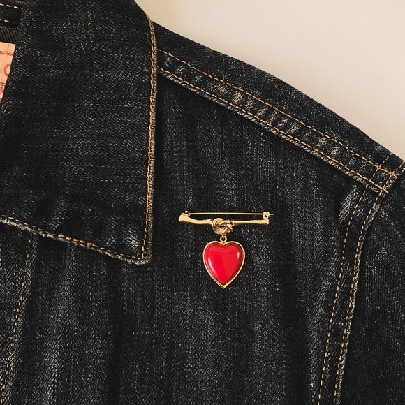 Vintage Retro Cute Red Heart Love Charm Pendant Gold Bar Knot Dangle Brooch Pin - Picture 7 of 7